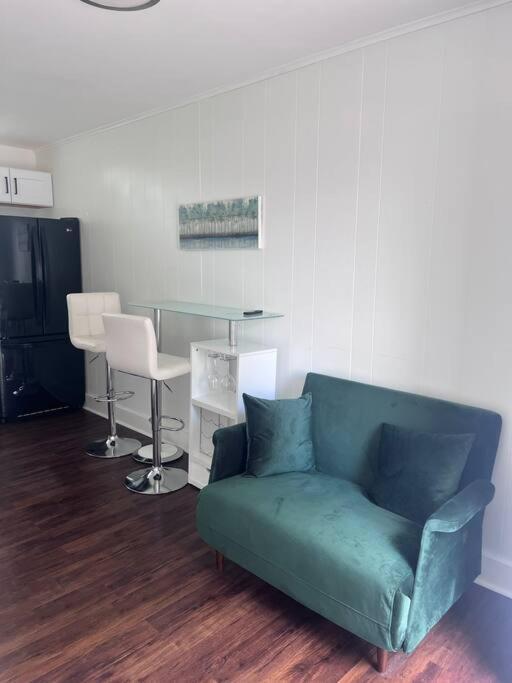 Modern - Near Airport And Downtown Apartment *